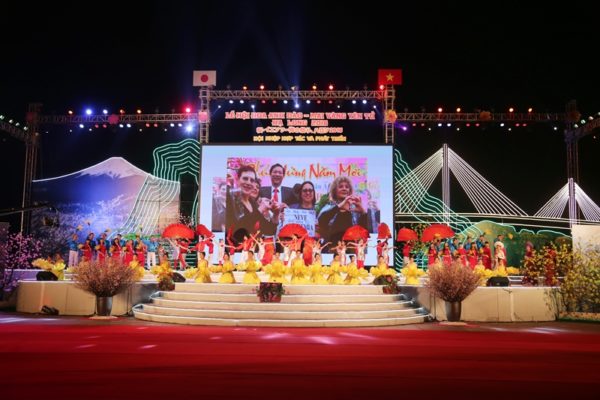 Mẫu sân khấu sự kiện đẹp tại Việt Hà event