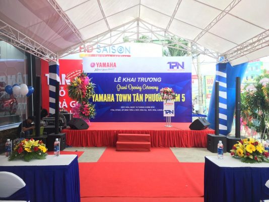 Cho thuê sân khấu thảm đỏ rực rỡ