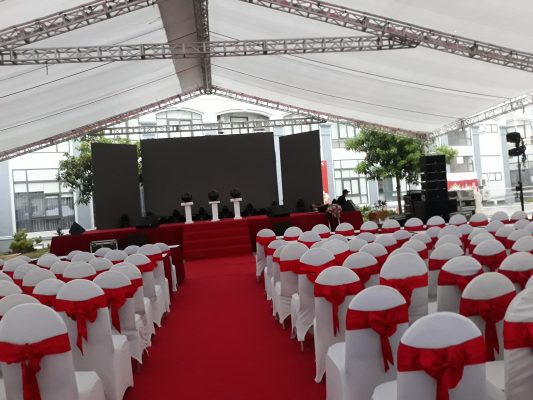 Cho thuê sân khấu bàn ghế chuyên nghiệp tại Hà Nội
