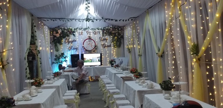Thuê bàn ghế Inox tổ chức đám cưới