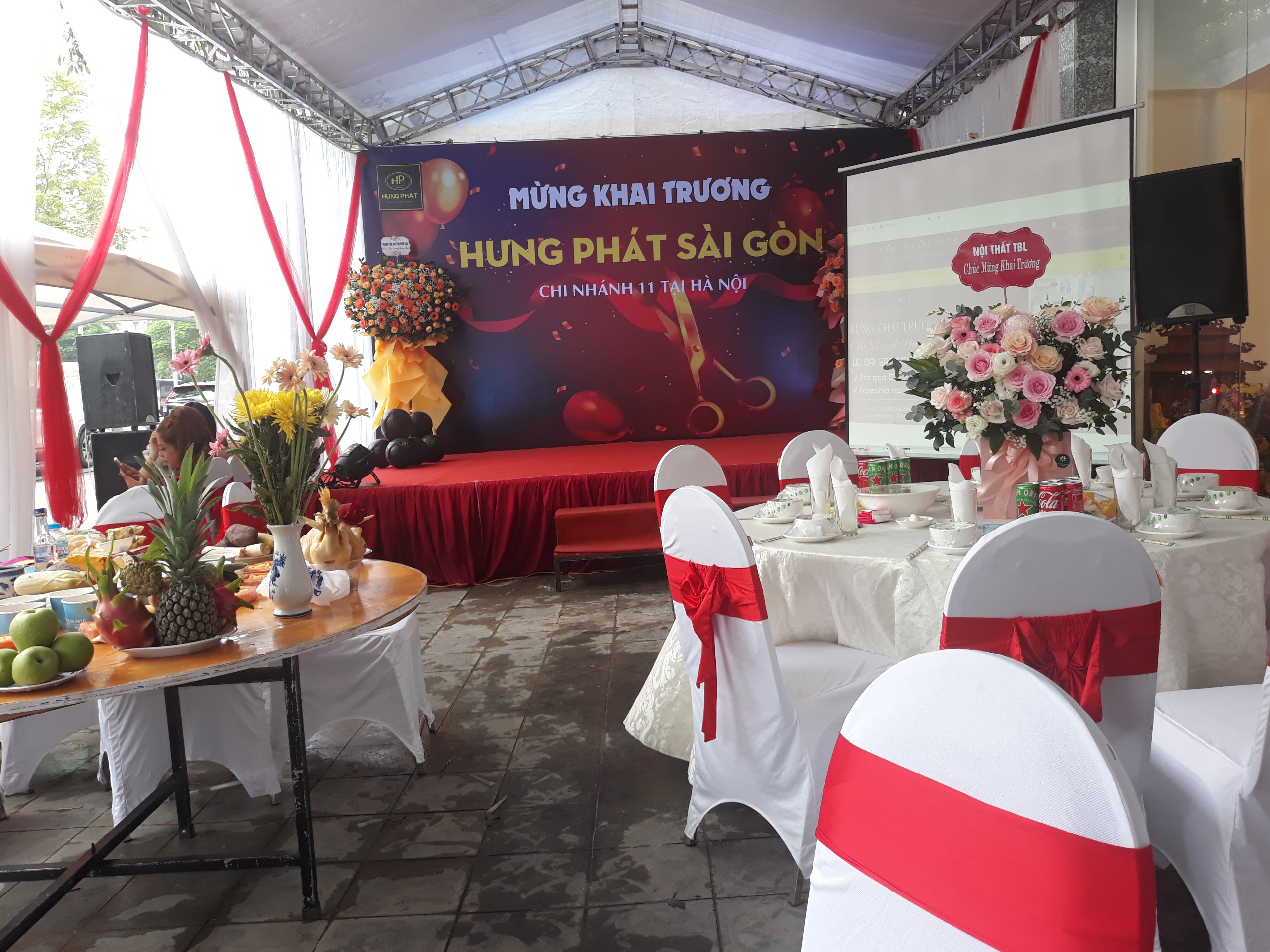 Thi công backdrop trọn gói giá rẻ Hà Nội